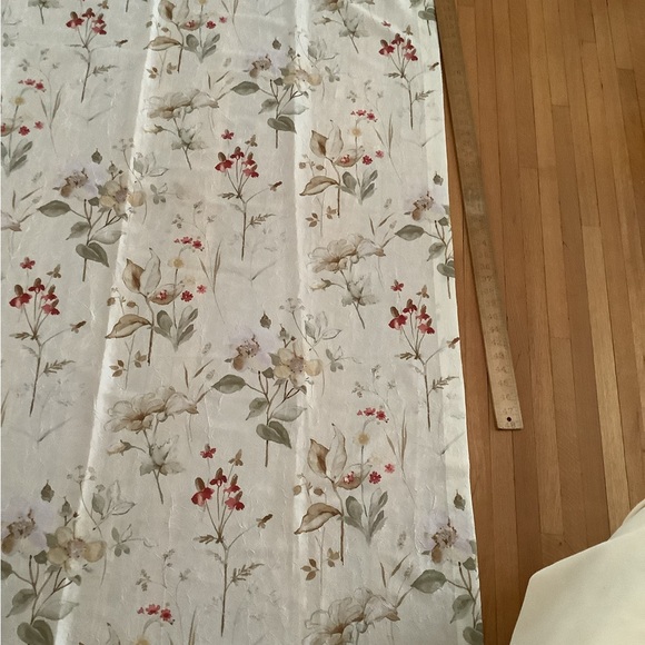 Country Curtains gorgeous, lightweight curtains - Picture 4 of 5